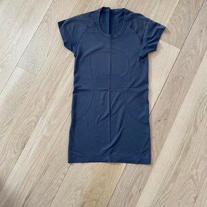 Lululemon Swiftly Tech Short Sleeve Crew, Size 4